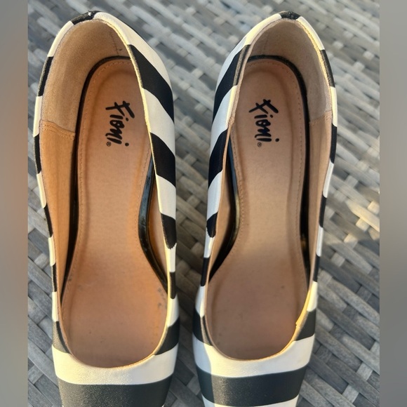 Fioni Peep Toe Striped Heeled Pumps EUC! LIKE NEW!​​ - Picture 5 of 6
